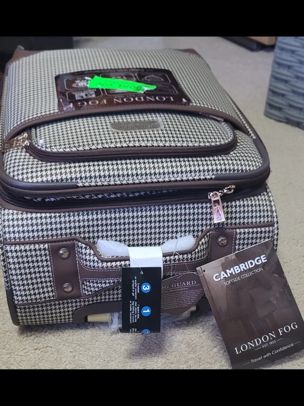 20' Expandable Spinner Carry-on London Fog